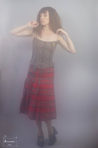kilt en tartan rouge Royal Stewart- Collection Highlands par la creatrice Maureen;