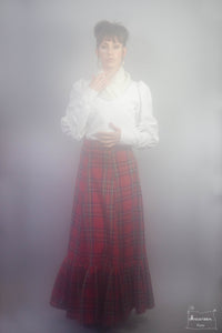 jupe longue en tartan rouge Royal Stewart- volant plissé- Par la créatrice Maureen. Collection Highlands