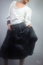 Charger l&#39;image dans la galerie, jupe à carreaux en lainage plissé main- collection Highlands par Maureen