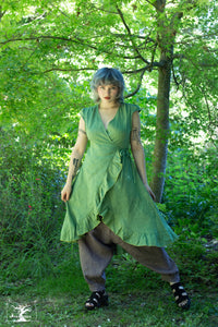 robe portefeuille vert absinthe créatrice Maureen en lin biologique