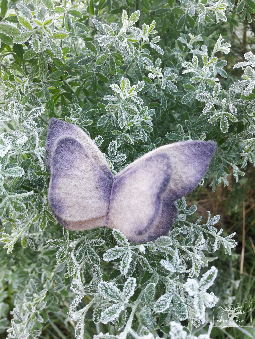 broche papillon en feutre violet fâné (teinture végétale)